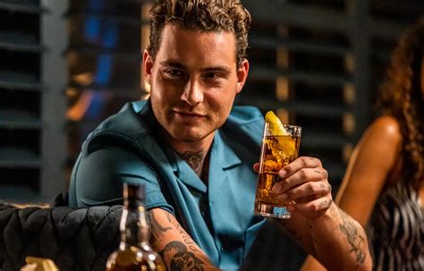 Douwe Bob over whisky, het prijskaartje van zijn tattoos en zijn .